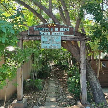 Tsunami Hostel Tamarindo Exterior photo