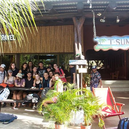 Tsunami Hostel Tamarindo Exterior photo