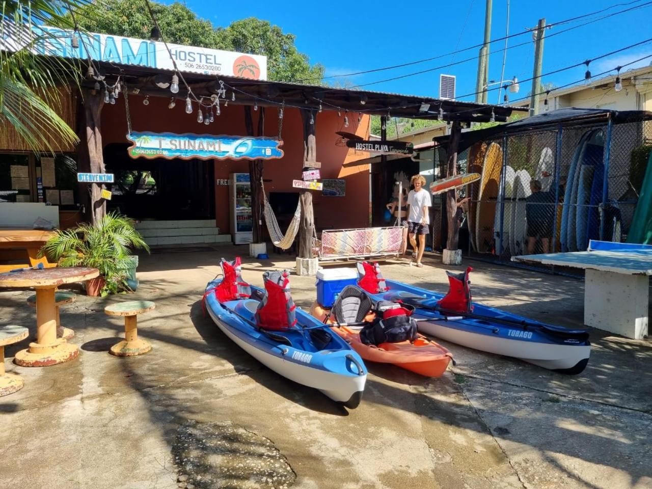 Tsunami Hostel Tamarindo Exterior photo