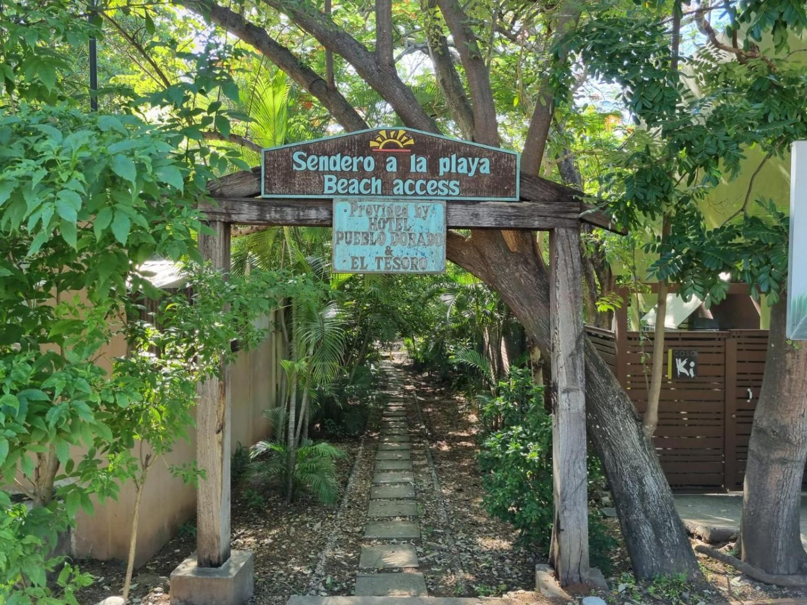 Tsunami Hostel Tamarindo Exterior photo