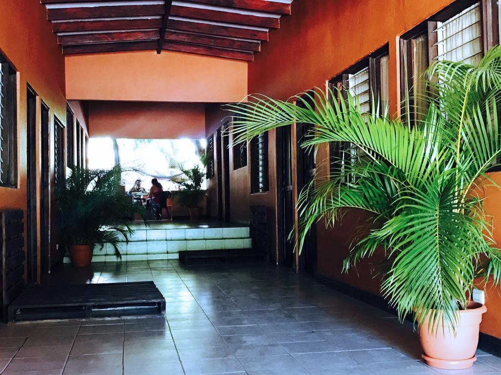 Tsunami Hostel Tamarindo Exterior photo