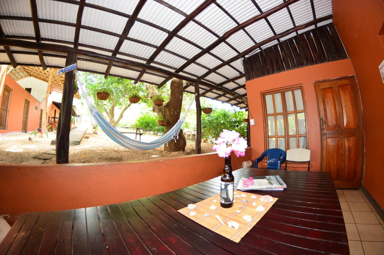 Tsunami Hostel Tamarindo Exterior photo