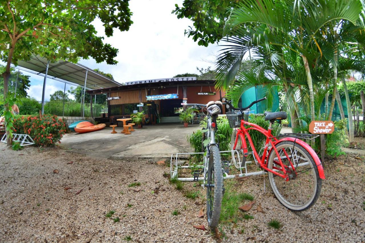 Tsunami Hostel Tamarindo Exterior photo