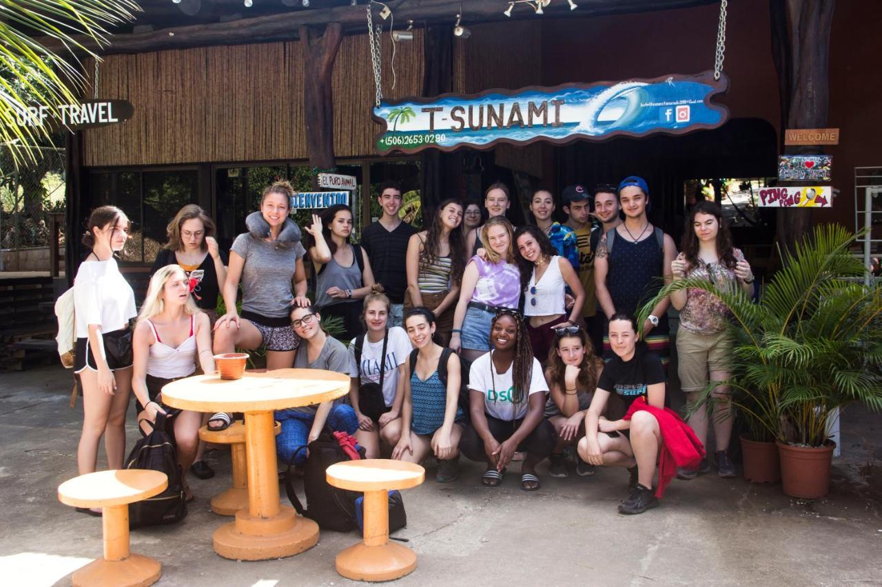 Tsunami Hostel Tamarindo Exterior photo