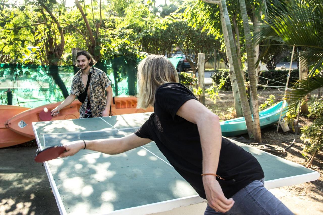 Tsunami Hostel Tamarindo Exterior photo