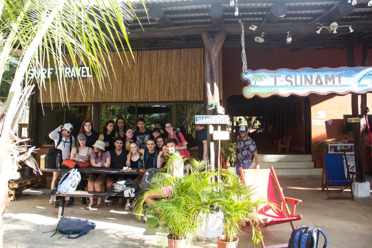 Tsunami Hostel Tamarindo Exterior photo