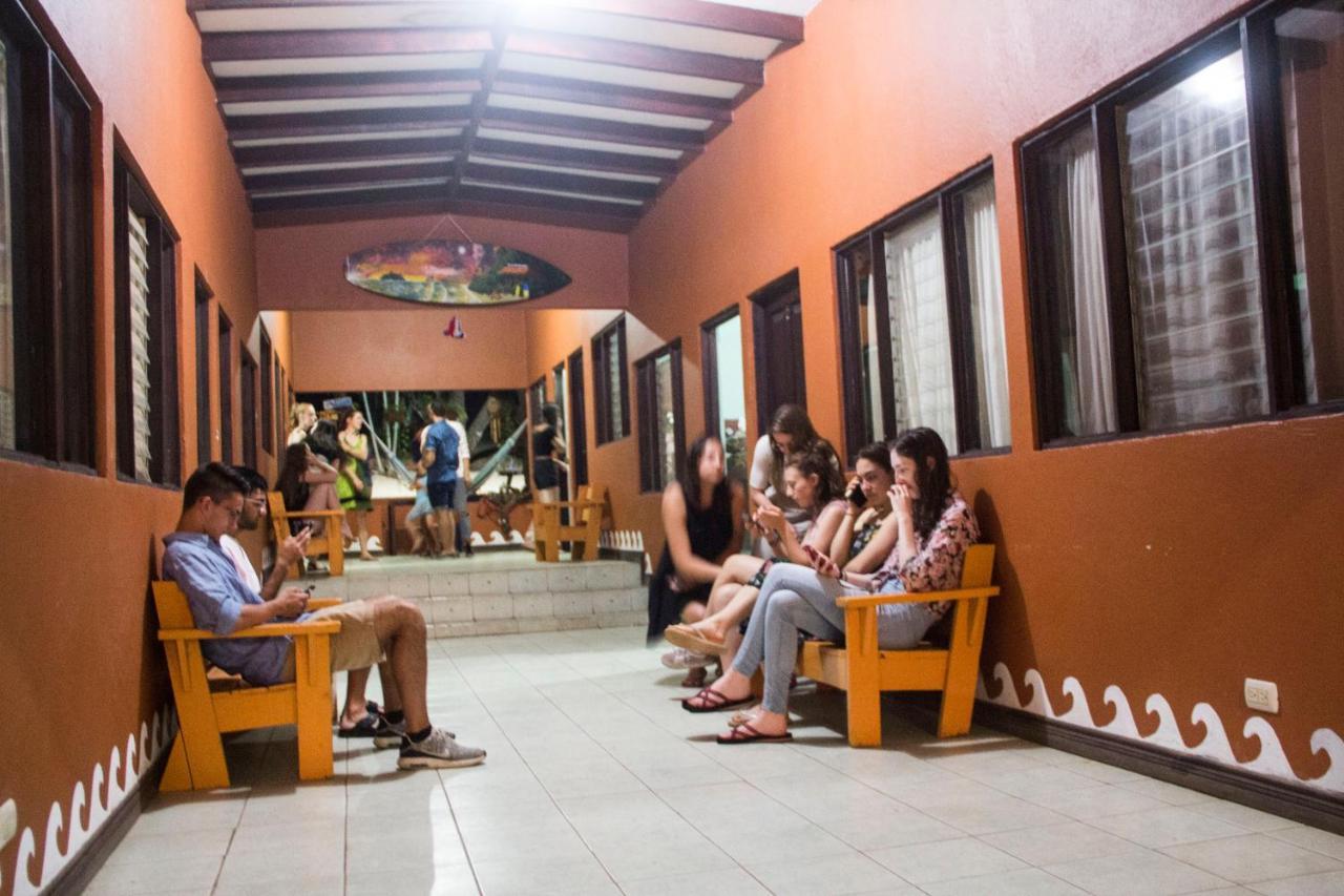 Tsunami Hostel Tamarindo Exterior photo